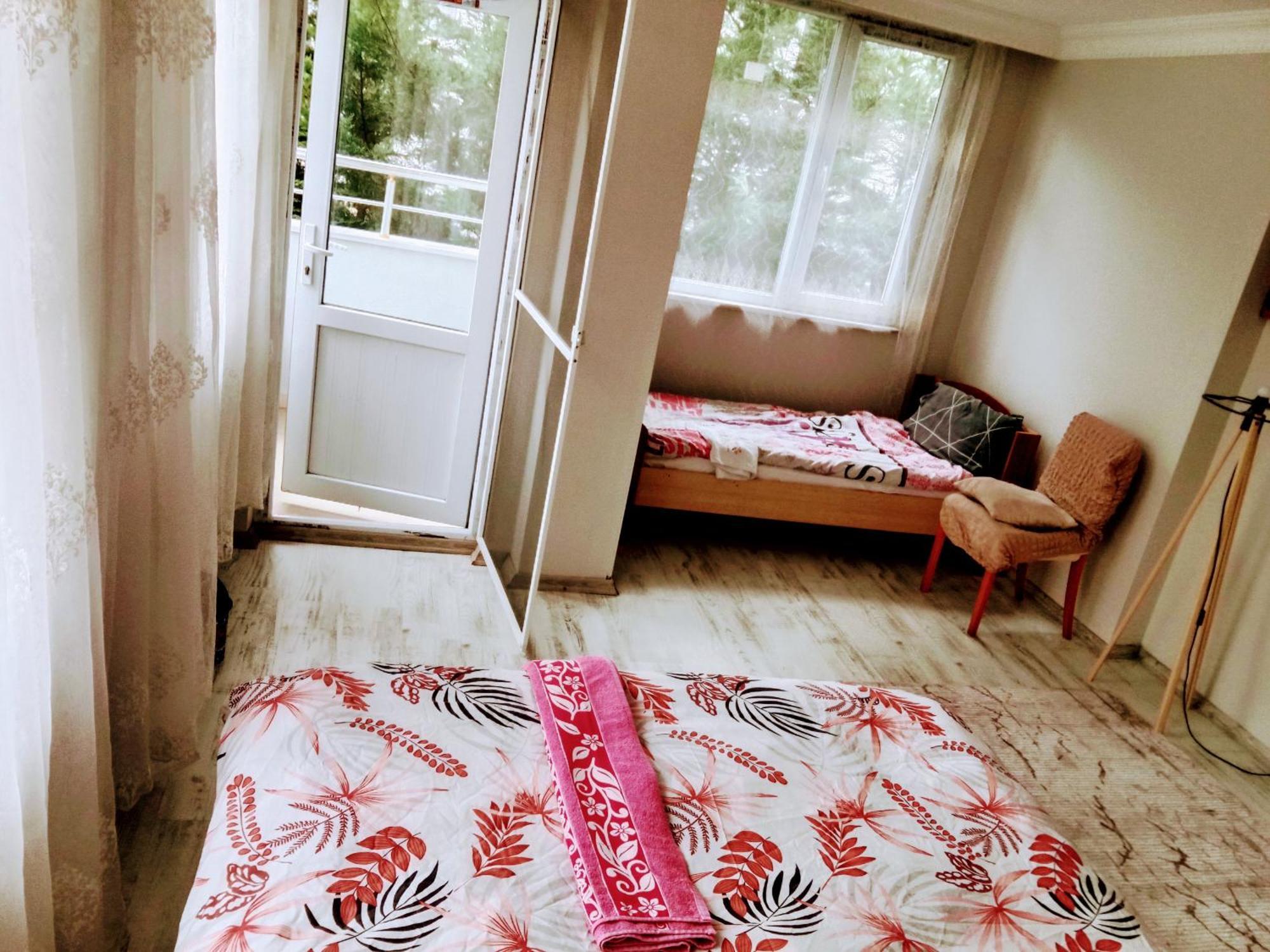 Ahmet Teacher Hotel,6 Minutes From The Airport Arnavutkoy Exteriör bild