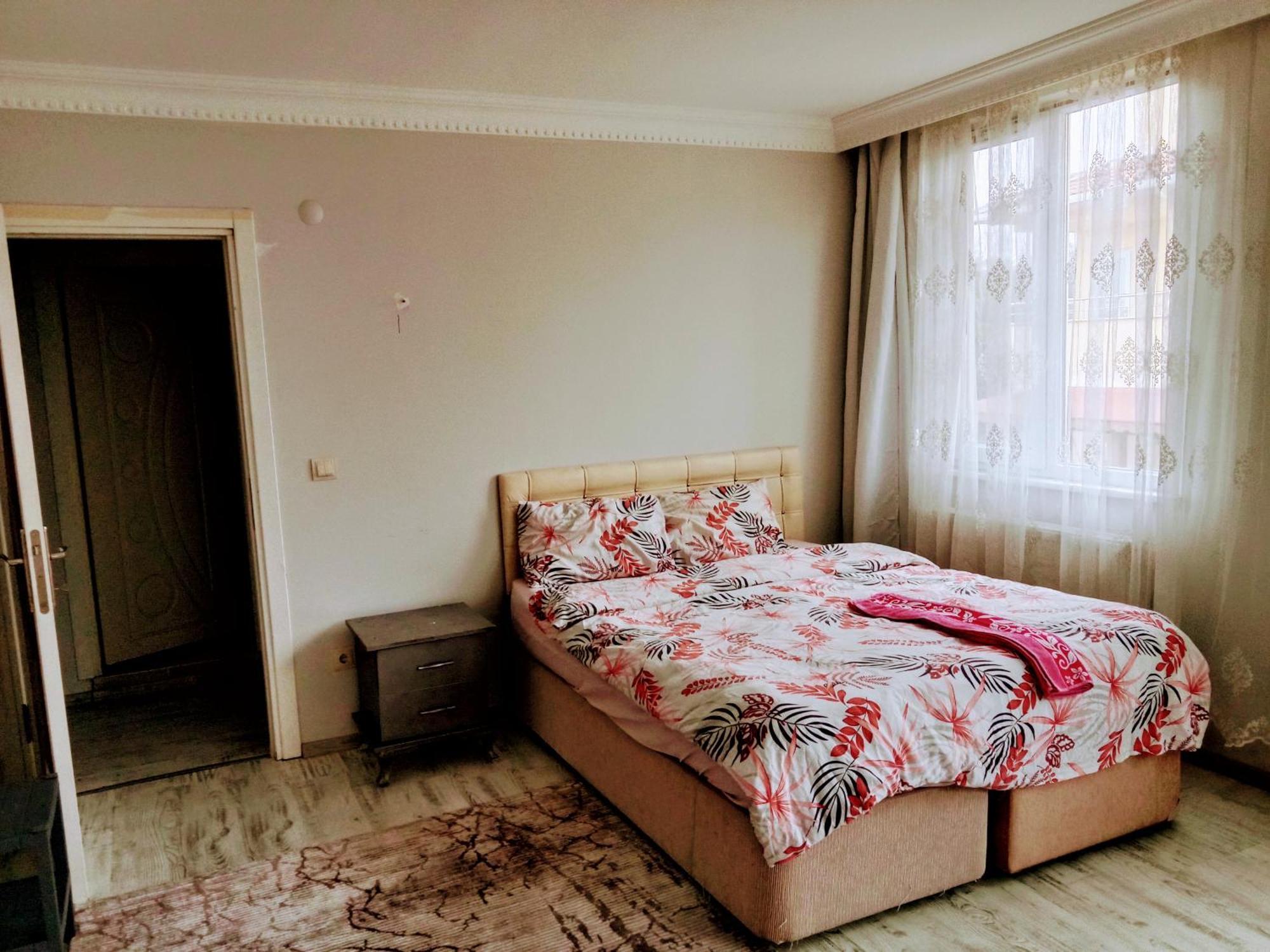 Ahmet Teacher Hotel,6 Minutes From The Airport Arnavutkoy Exteriör bild