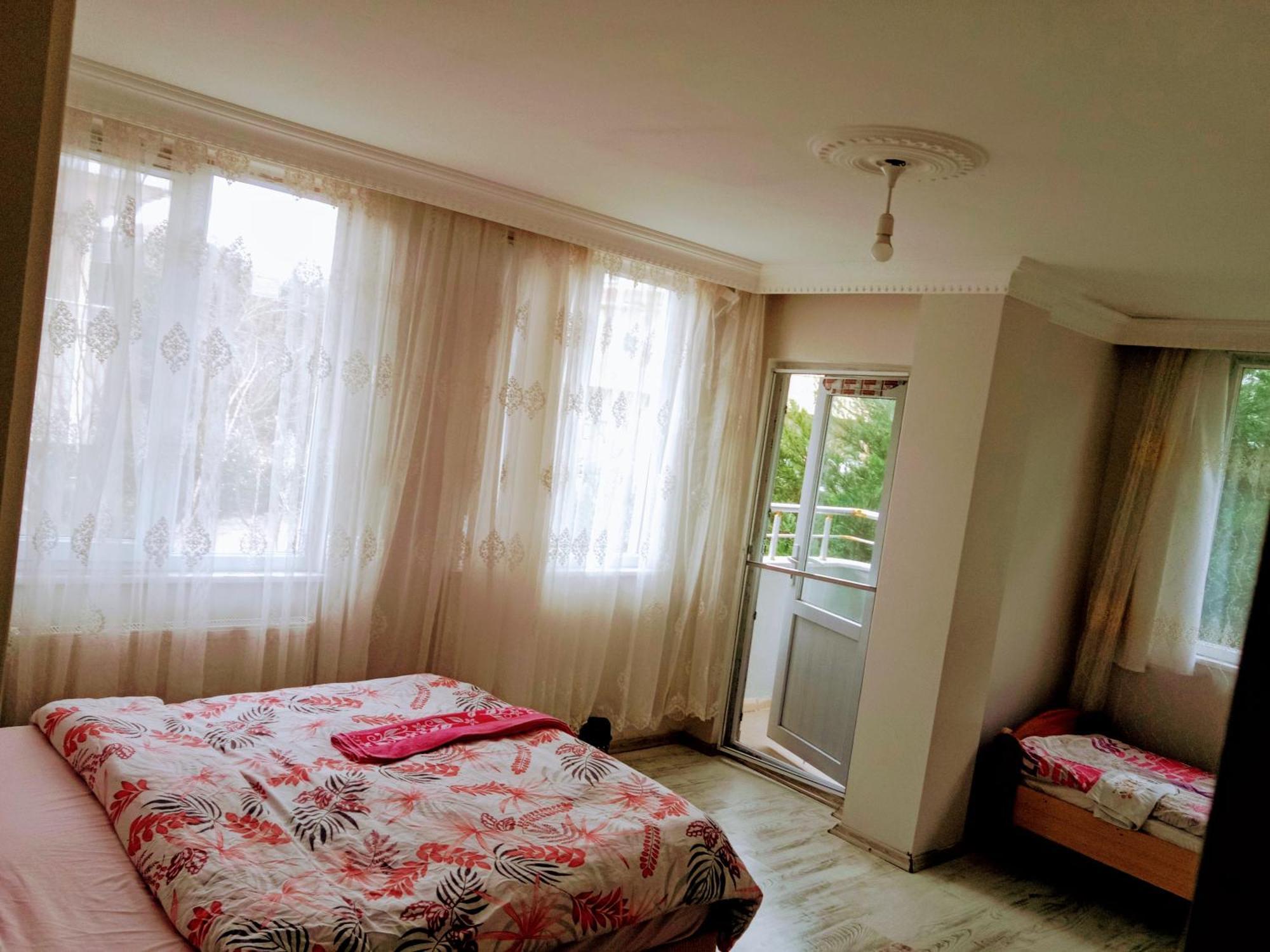 Ahmet Teacher Hotel,6 Minutes From The Airport Arnavutkoy Exteriör bild