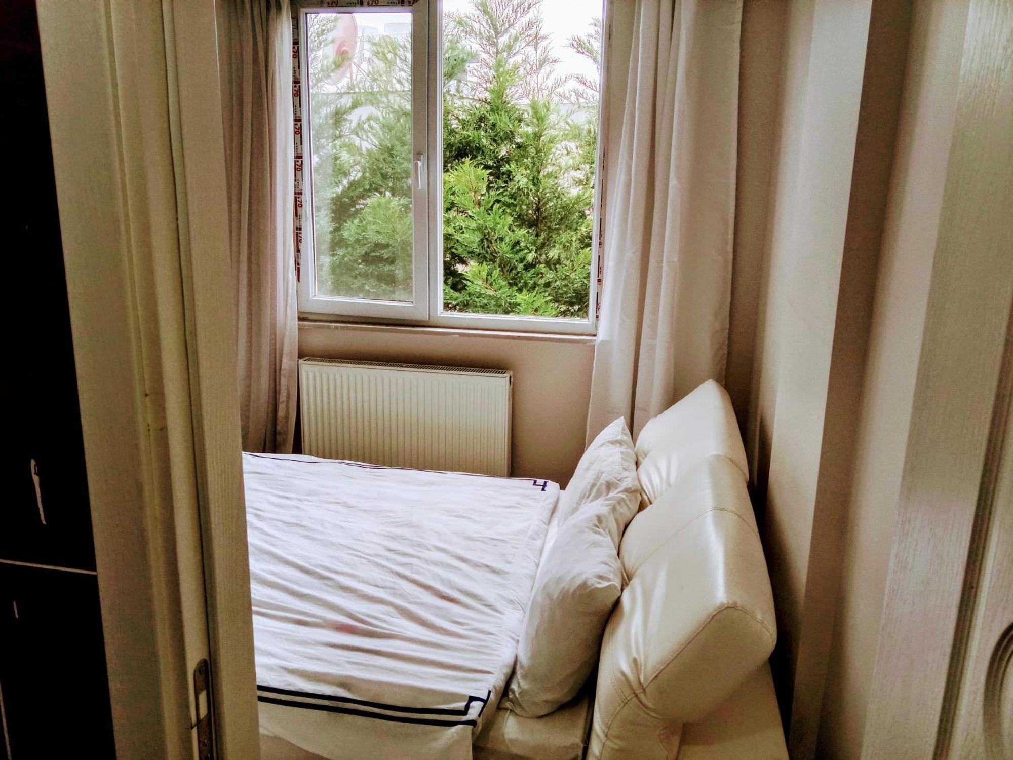 Ahmet Teacher Hotel,6 Minutes From The Airport Arnavutkoy Exteriör bild