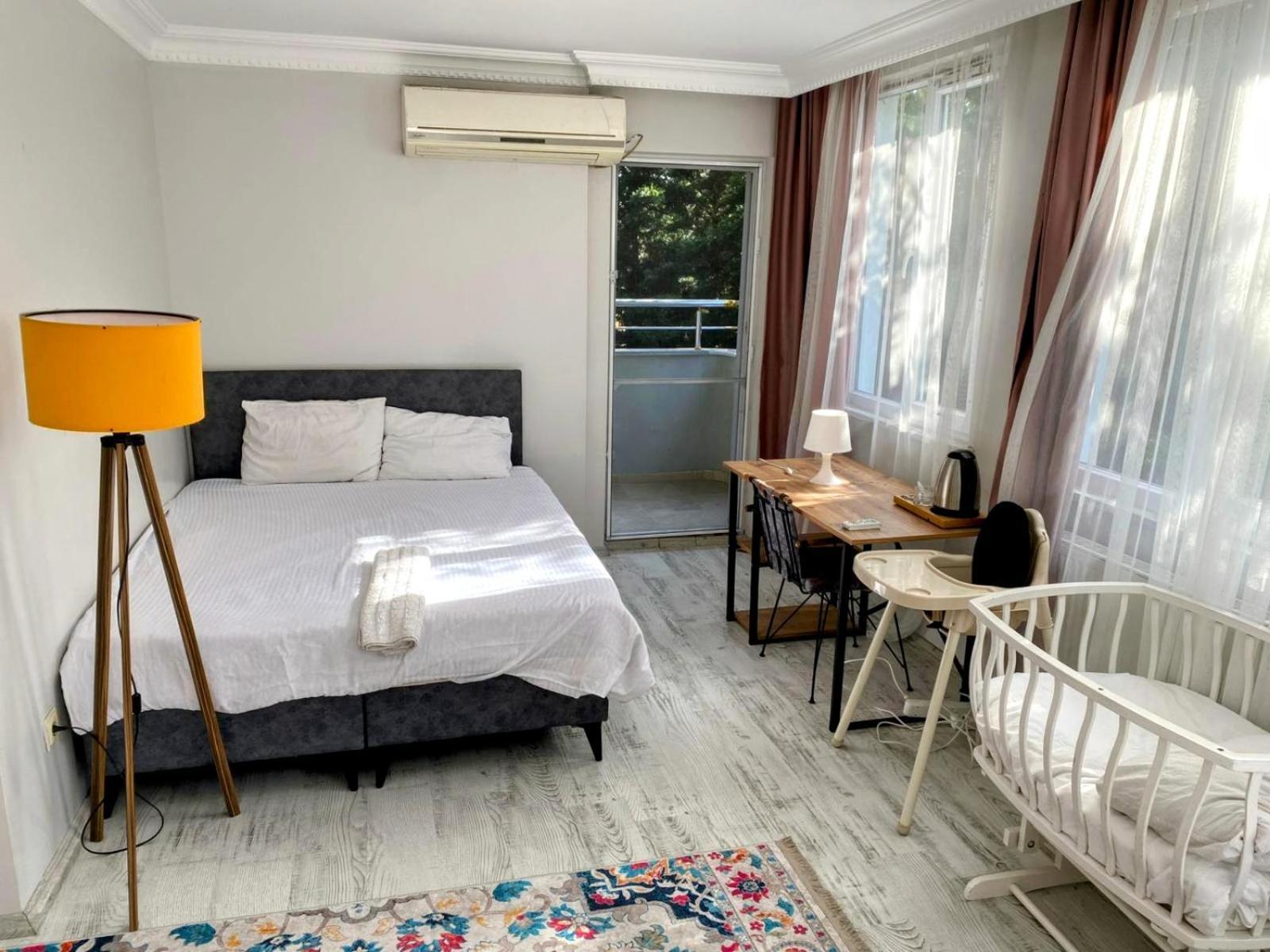 Ahmet Teacher Hotel,6 Minutes From The Airport Arnavutkoy Exteriör bild