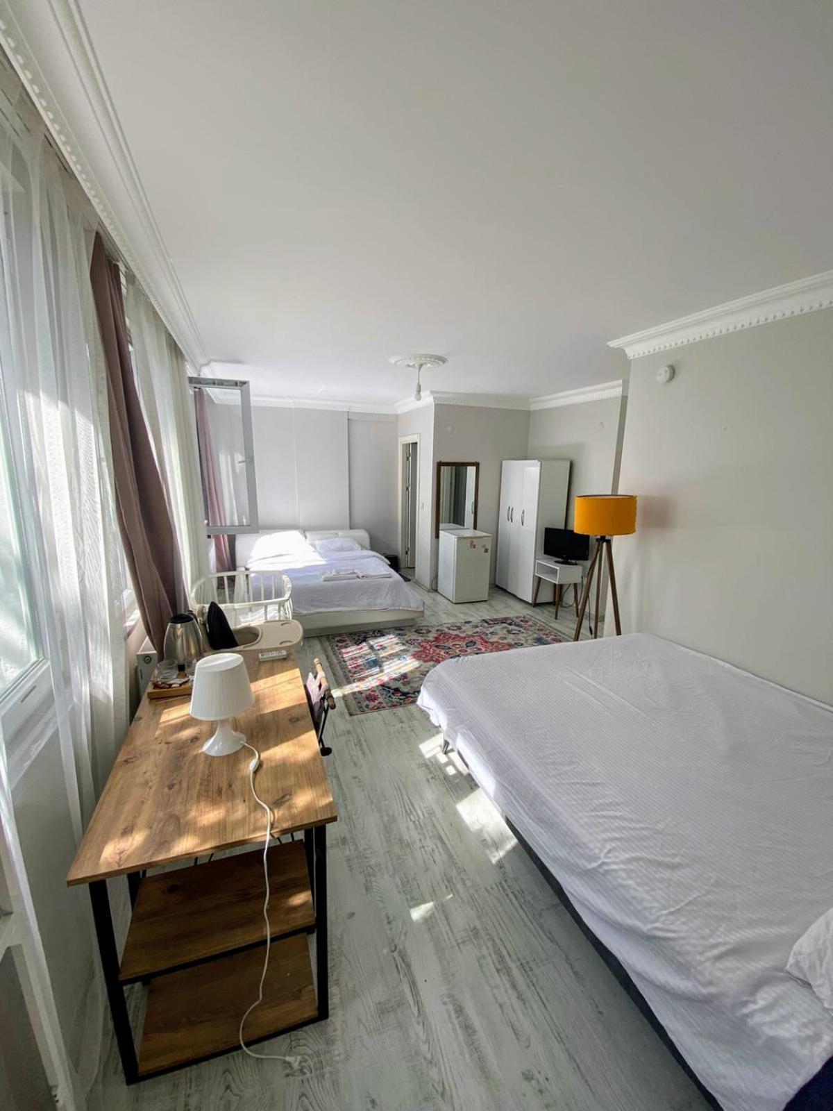 Ahmet Teacher Hotel,6 Minutes From The Airport Arnavutkoy Exteriör bild