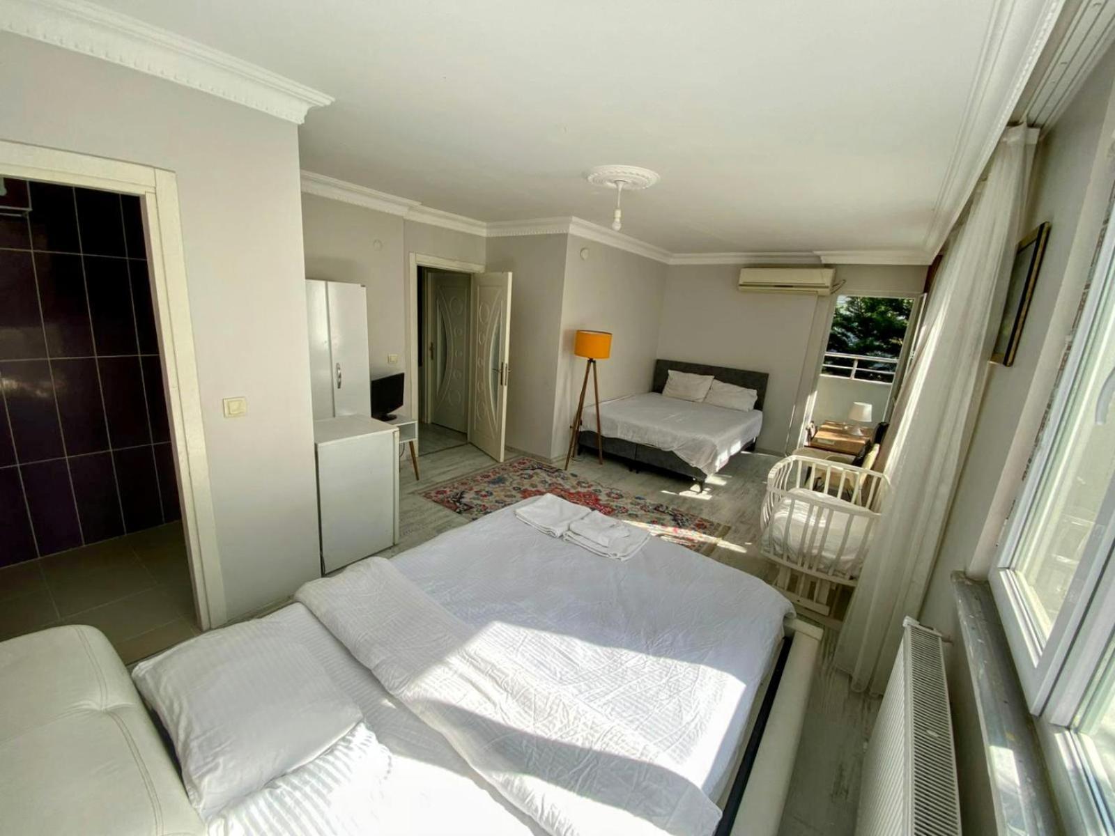 Ahmet Teacher Hotel,6 Minutes From The Airport Arnavutkoy Exteriör bild