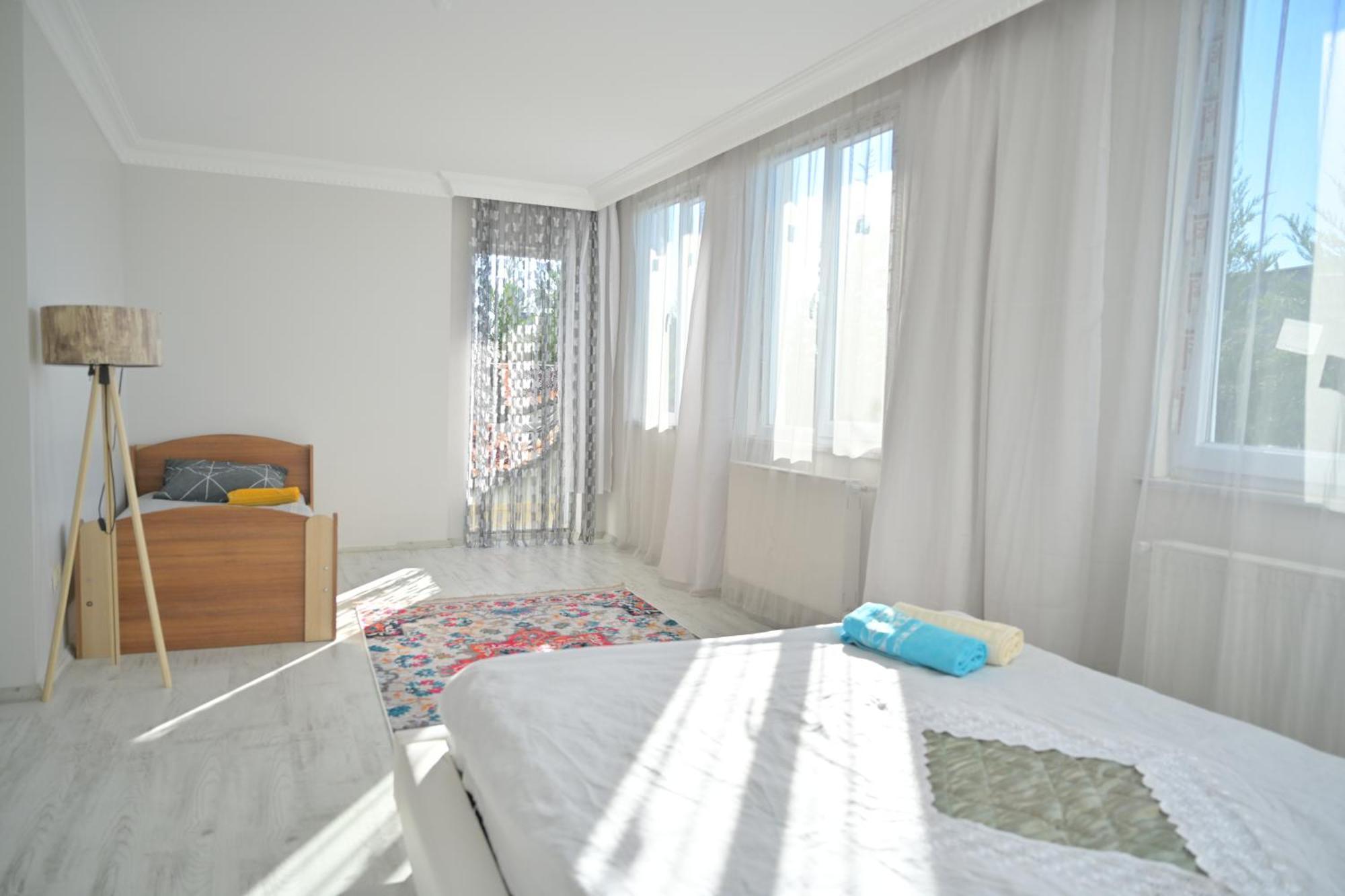Ahmet Teacher Hotel,6 Minutes From The Airport Arnavutkoy Exteriör bild