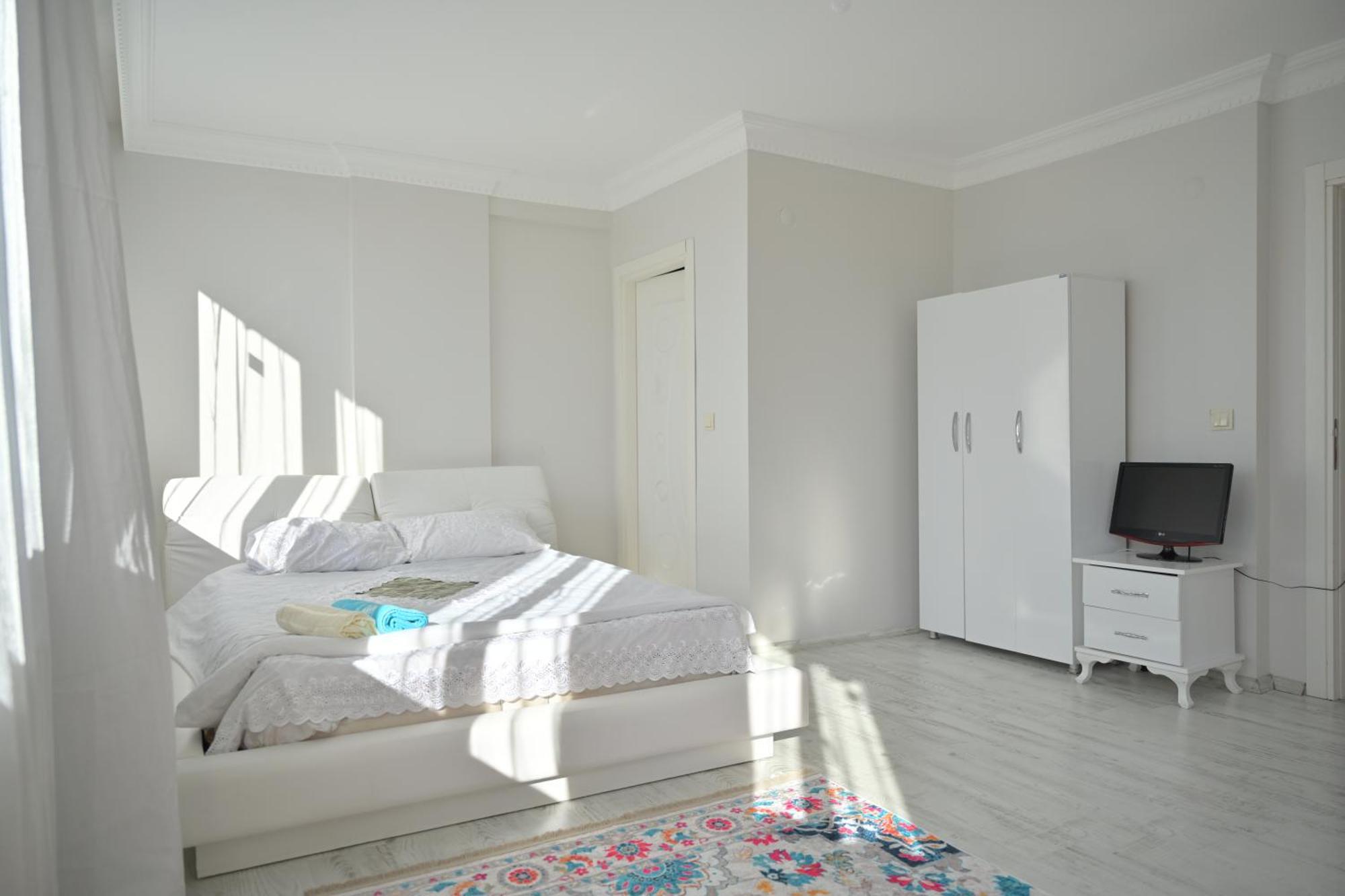 Ahmet Teacher Hotel,6 Minutes From The Airport Arnavutkoy Exteriör bild