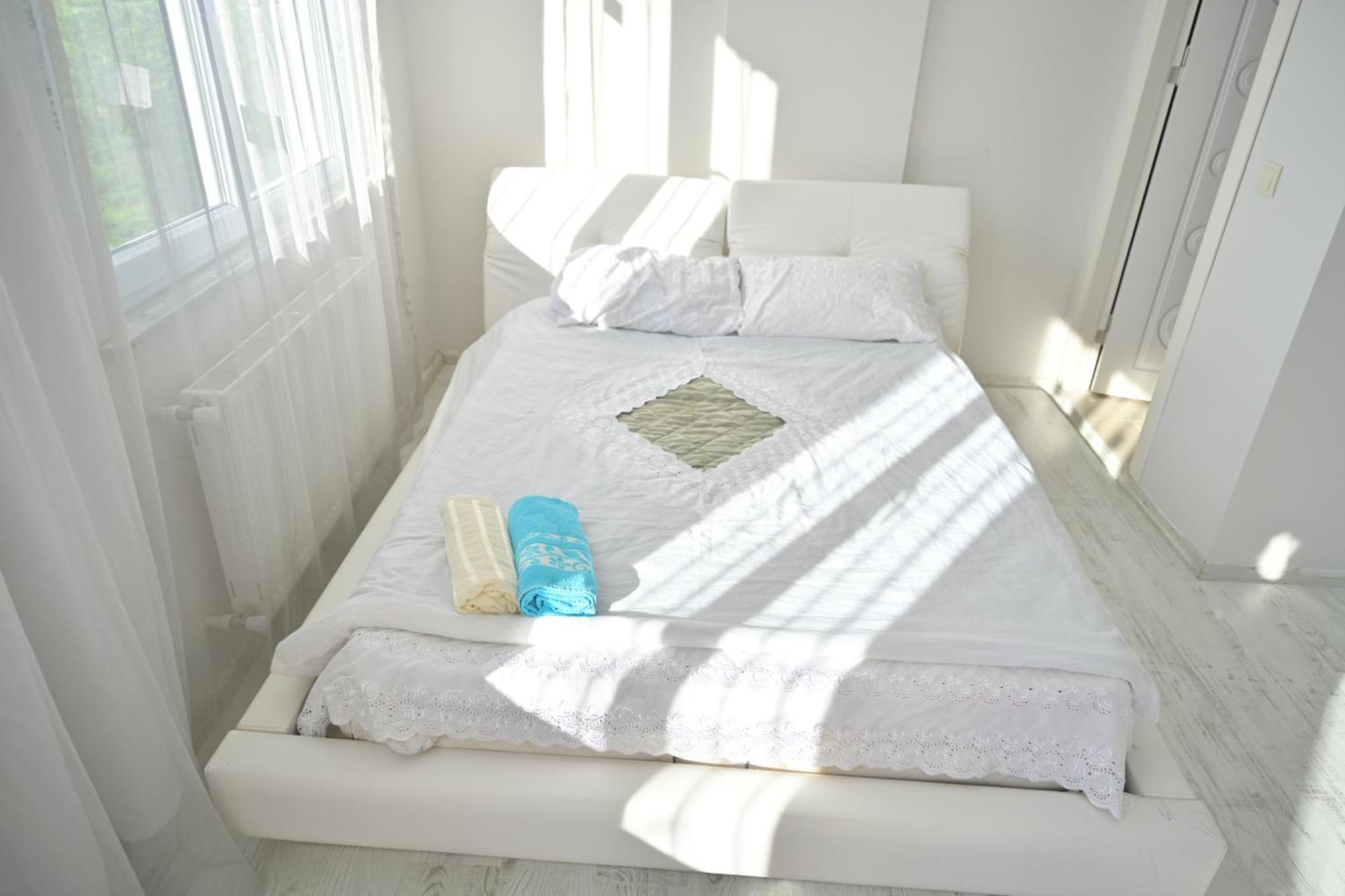 Ahmet Teacher Hotel,6 Minutes From The Airport Arnavutkoy Exteriör bild